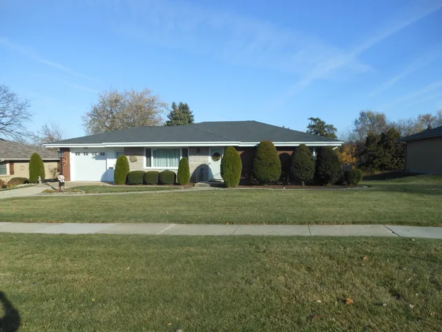 $329,900 | 1616 Heiden Avenue, Crest Hill, IL 60403