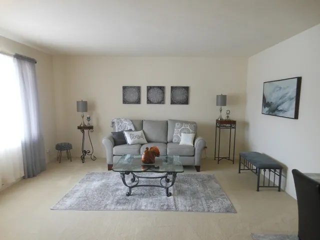 $329,900 | 1616 Heiden Avenue, Crest Hill, IL 60403