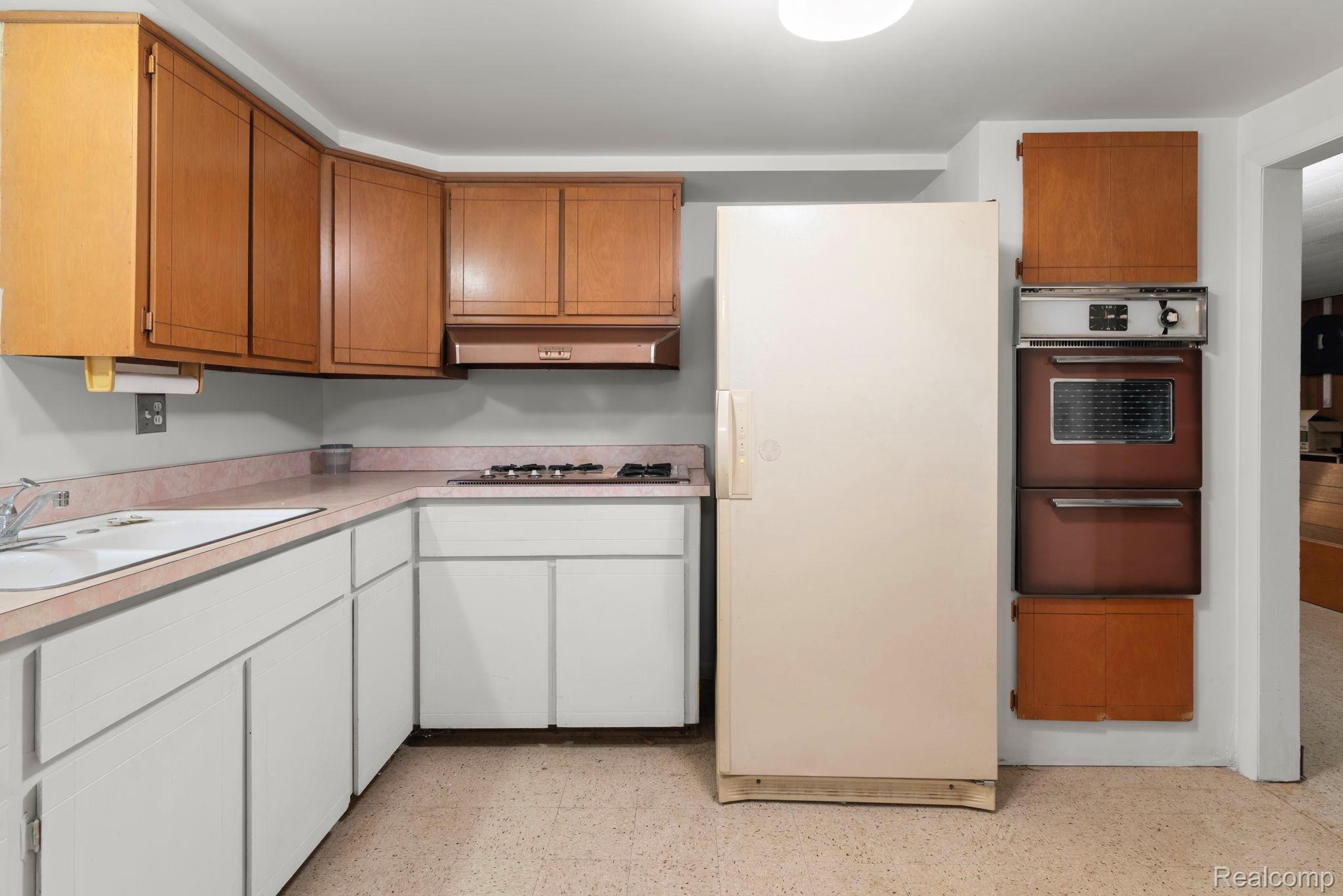 9971 Merriman Road Livonia, MI 48150 - Photo 39 of 40 39-web-or-mls-DSC_3308.jpg