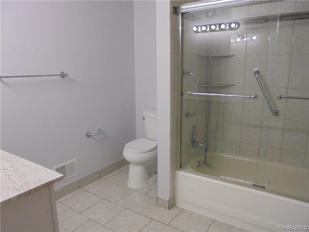 24414 Greenhill Road Warren, MI 48091 - Photo 8 of 11 GetMedia (8).jpg