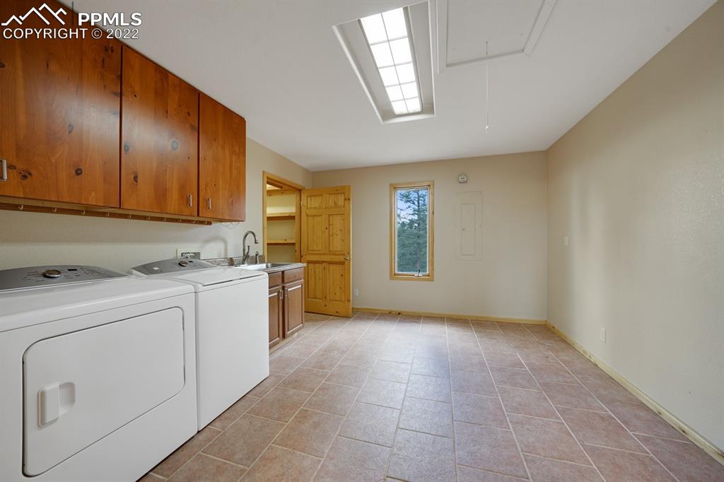 6900 Highway 24 Divide, CO 80814 - Photo 15 of 50 a view of utility room with washer and dryer