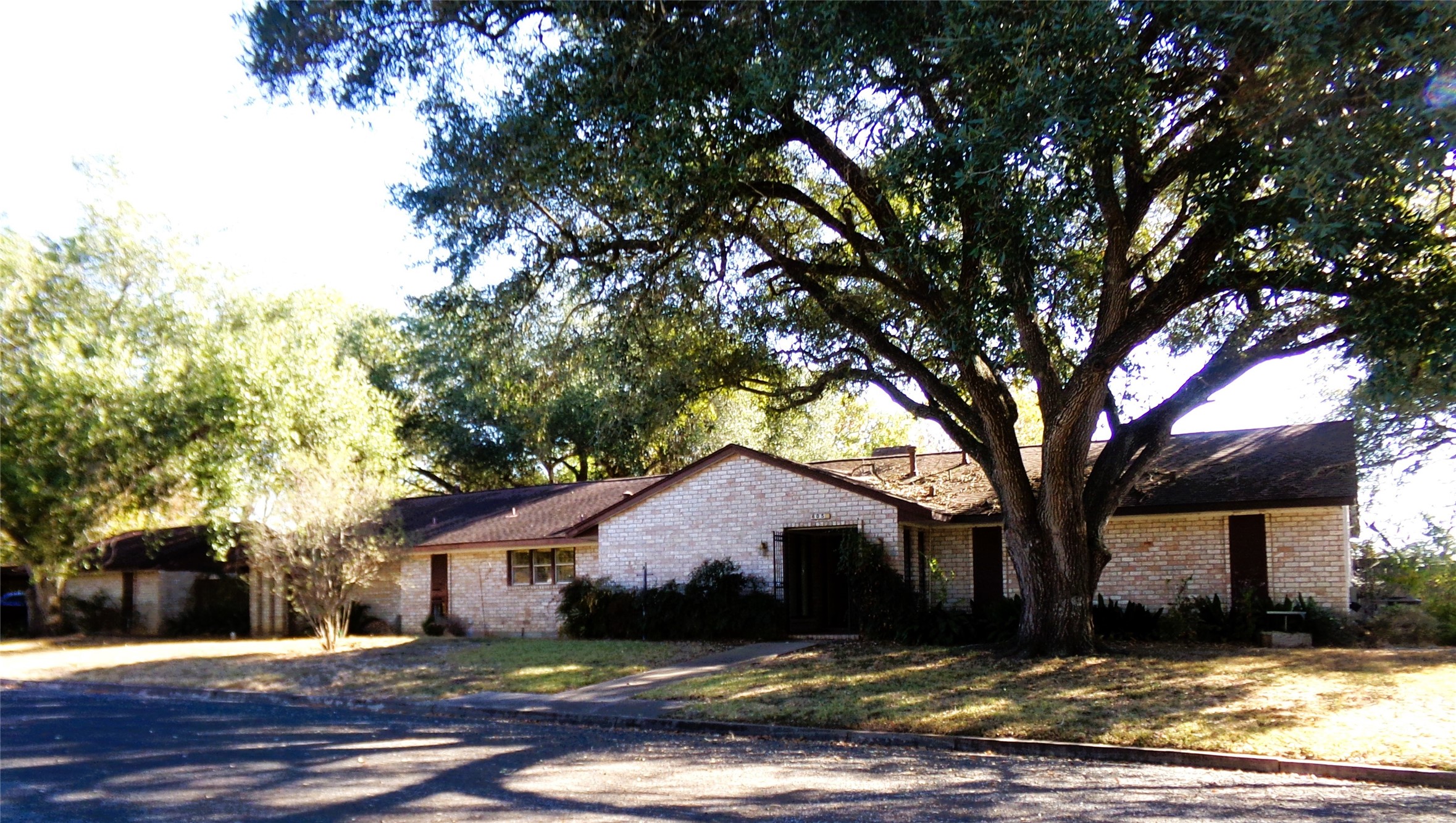 605 South Summit Street Weimar, TX 78962 - Photo 2 of 24 a view of a house with a yard