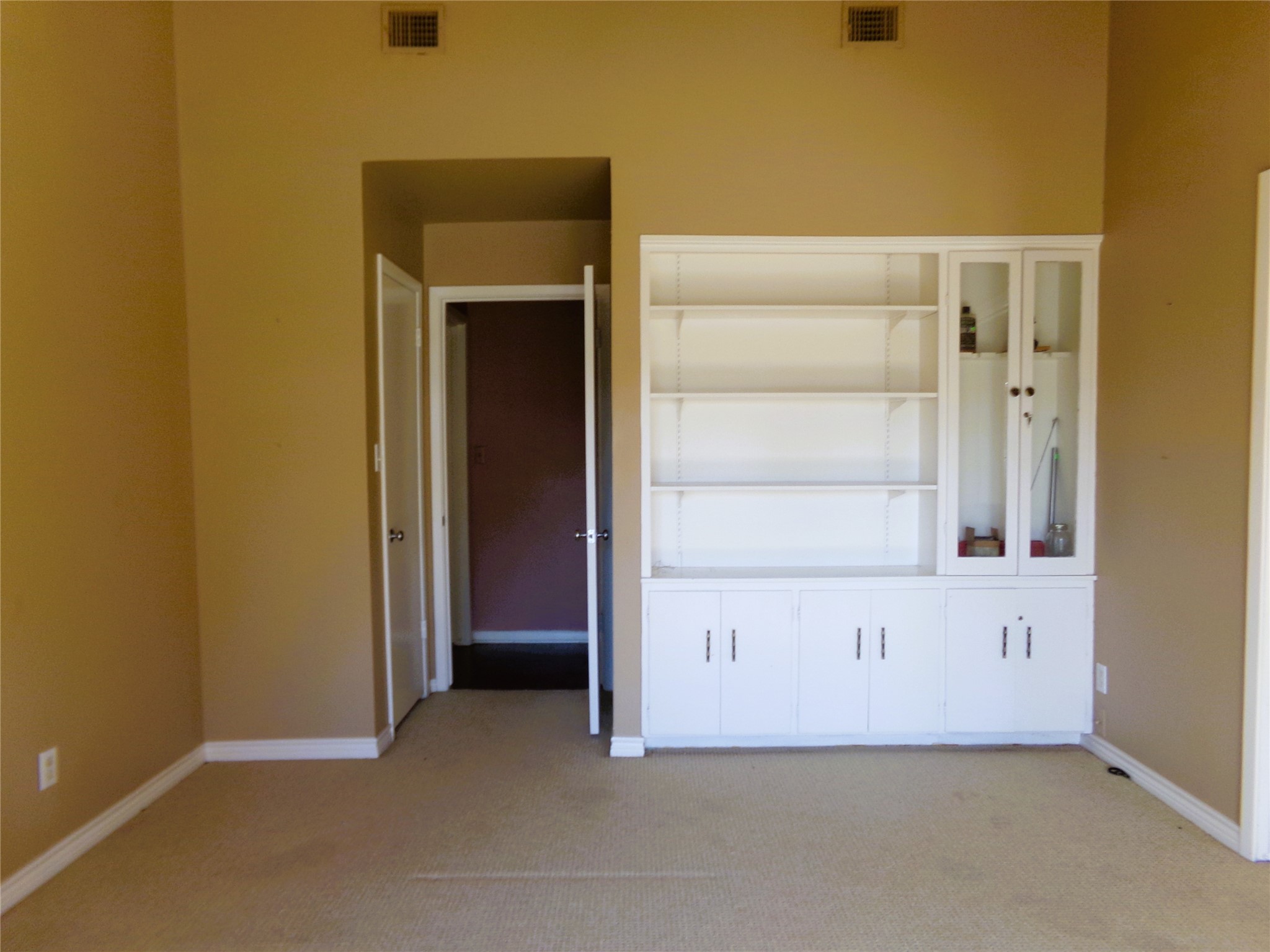 605 South Summit Street Weimar, TX 78962 - Photo 9 of 24 a view of an empty room