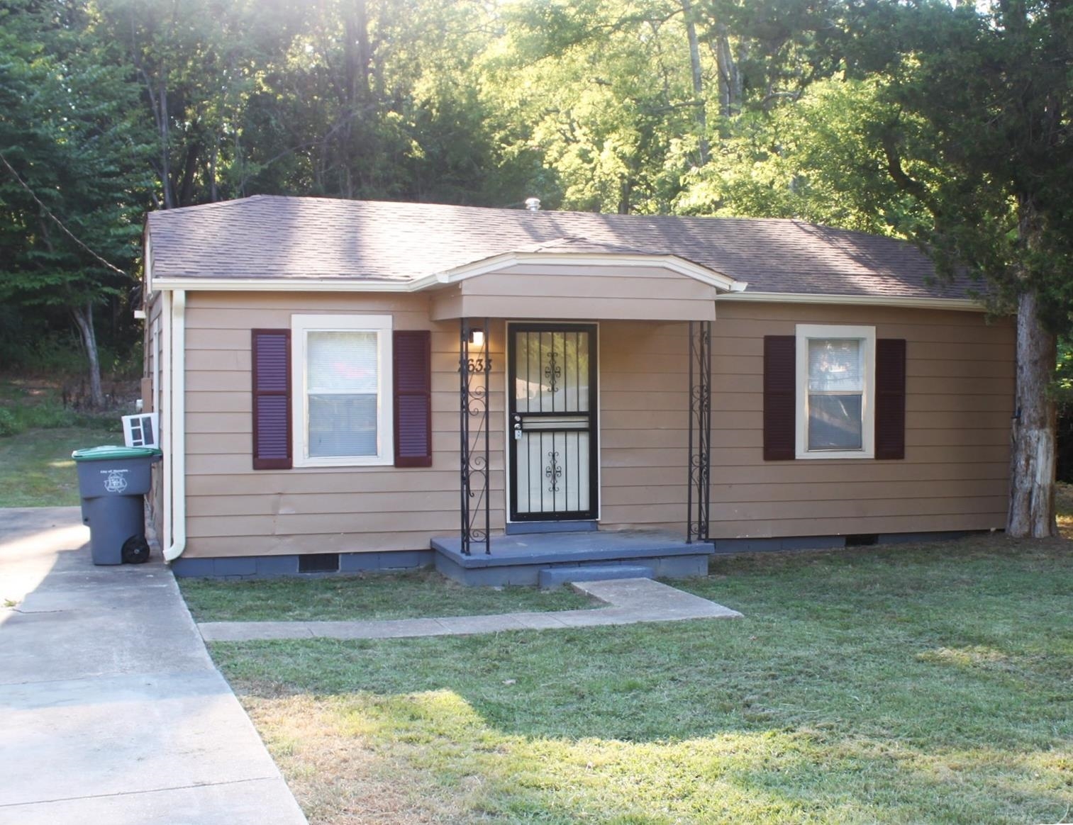 2633 Walnut Road Memphis, TN 38128 - Photo 1 of 6 a front view of a house with garden
