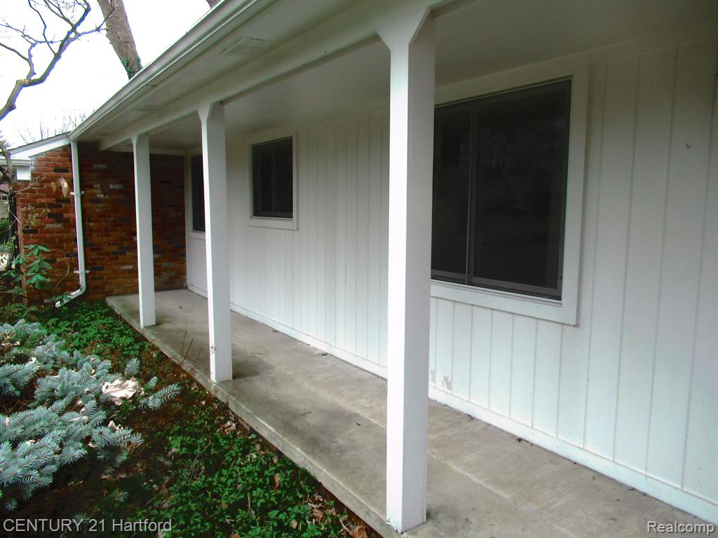 29069 Utley Road Farmington Hills, MI 48334 - Photo 3 of 27