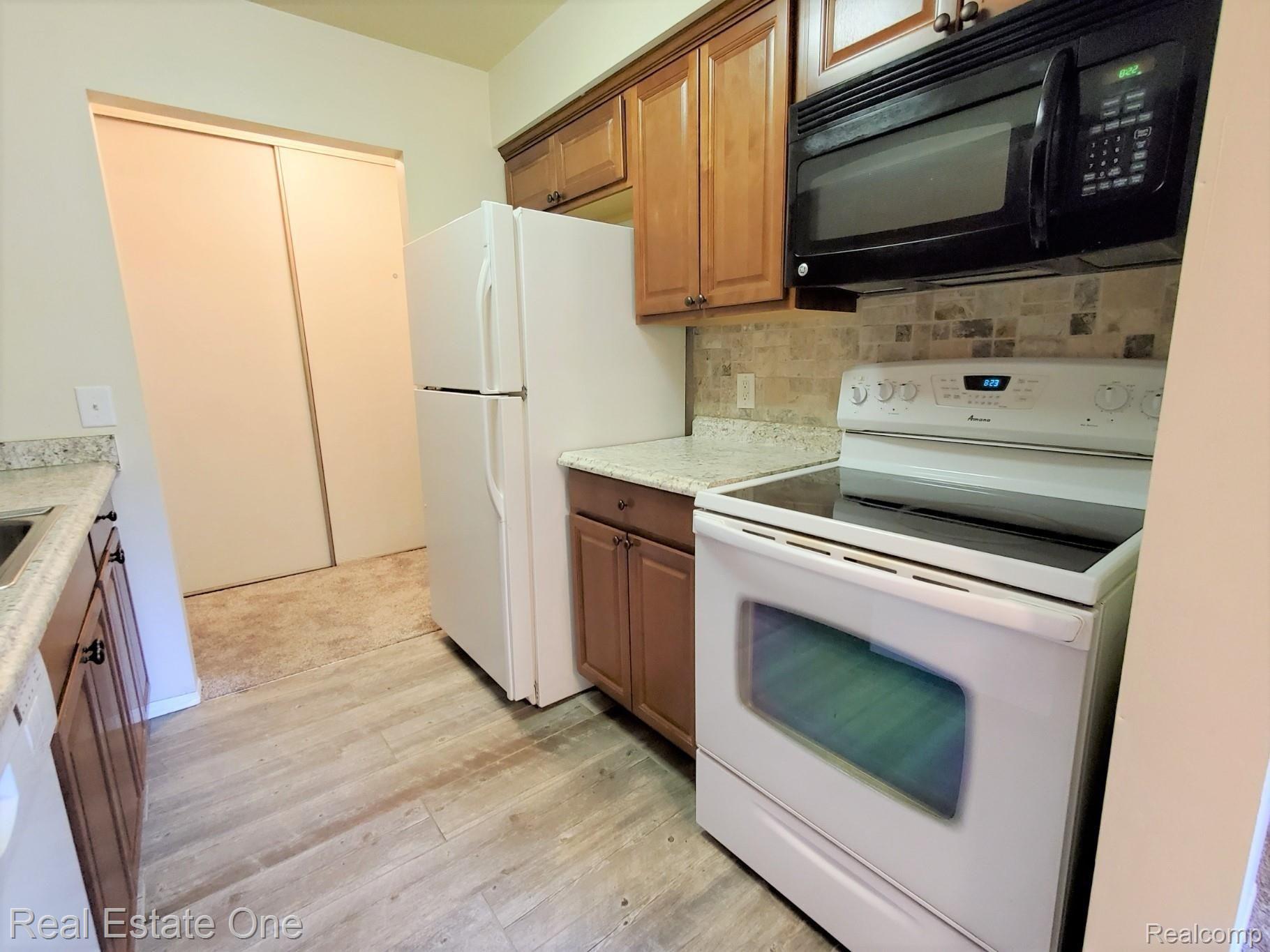 29870 West 12 Mile Road, Unit 706 Farmington, MI 48334 - Photo 3 of 16 20200603_082328 (2).jpg