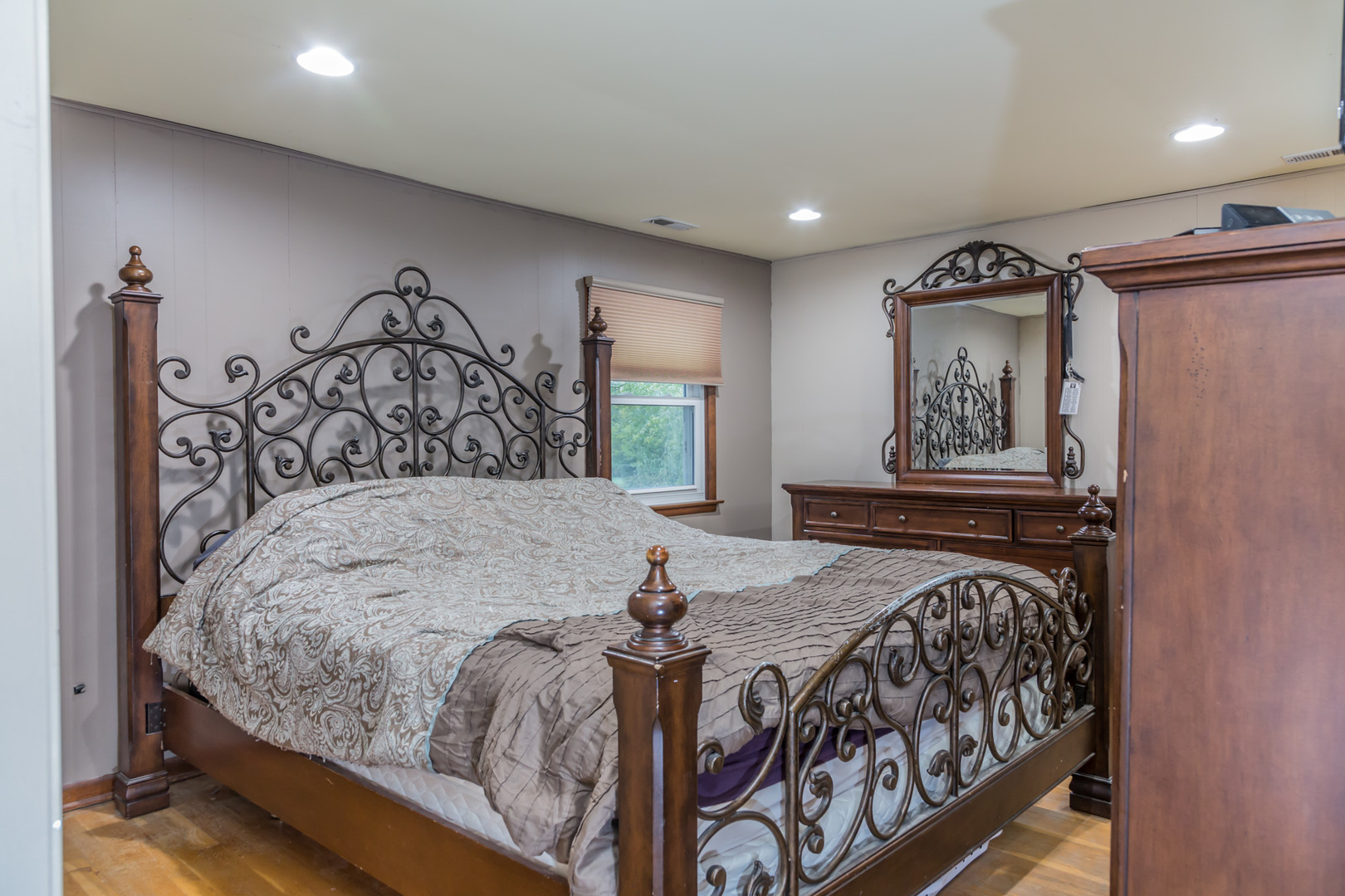 4N726 Klein Road West Chicago, IL 60185 - Photo 17 of 25 a bed sitting in a bedroom next to a window