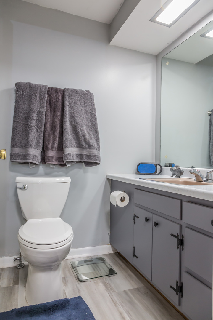 4N726 Klein Road West Chicago, IL 60185 - Photo 19 of 25 a bathroom with a toilet sink and mirror