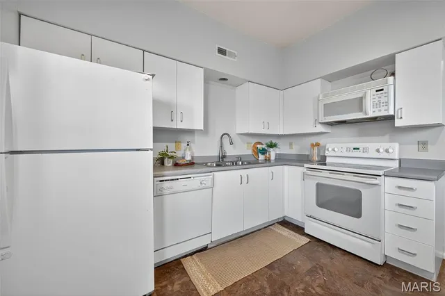 $190,000 | 5559 Pershing Avenue, Unit 1F, St. Louis, MO 63112