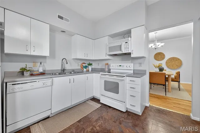 $190,000 | 5559 Pershing Avenue, Unit 1F, St. Louis, MO 63112