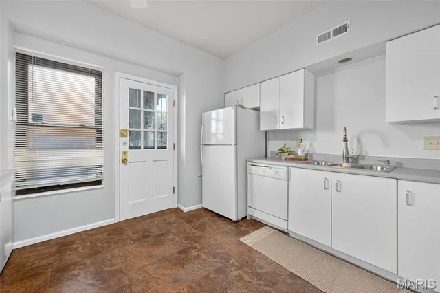 $190,000 | 5559 Pershing Avenue, Unit 1F, St. Louis, MO 63112