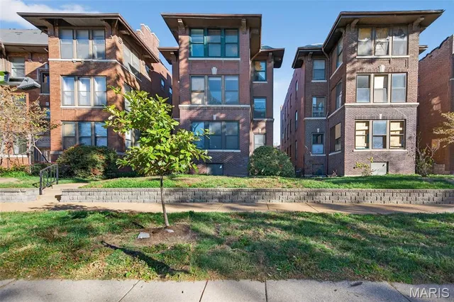 $190,000 | 5559 Pershing Avenue, Unit 1F, St. Louis, MO 63112