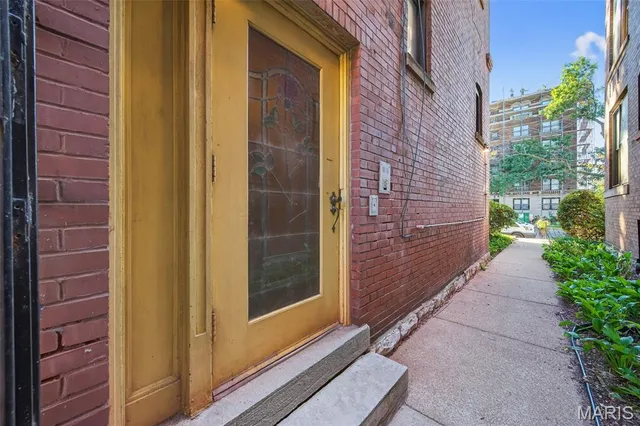 $190,000 | 5559 Pershing Avenue, Unit 1F, St. Louis, MO 63112