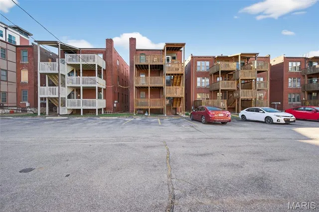 $190,000 | 5559 Pershing Avenue, Unit 1F, St. Louis, MO 63112