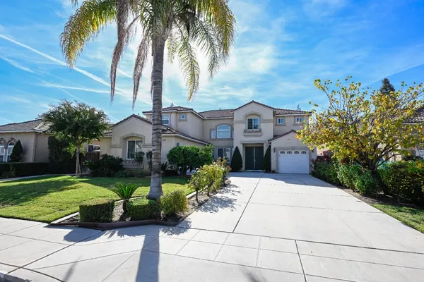 $799,000 | 2809 East Omaha Avenue, Fresno, CA 93720