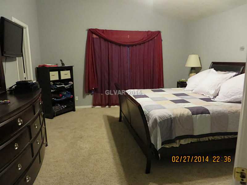 37 Bayridge Road Henderson, NV 89074 - Photo 10 of 17 Property Photo. Family room