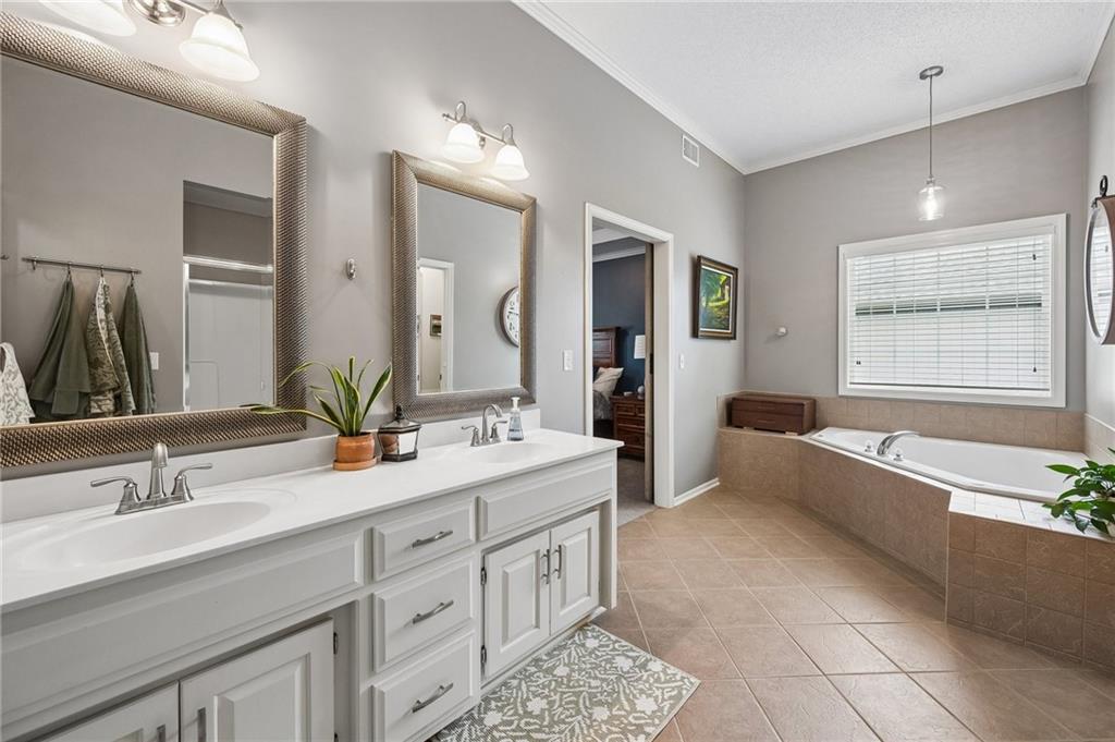 2524 Southwest 12th Circle Lee's Summit, MO 64081 - Photo 18 of 39