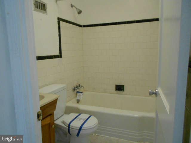 325 Leeanne Road Baltimore, MD 21221 - Photo 11 of 22 Bath