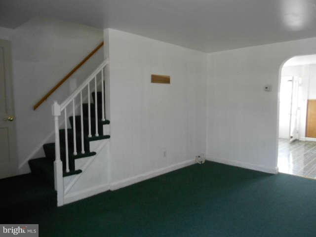 325 Leeanne Road Baltimore, MD 21221 - Photo 4 of 22 Living Room