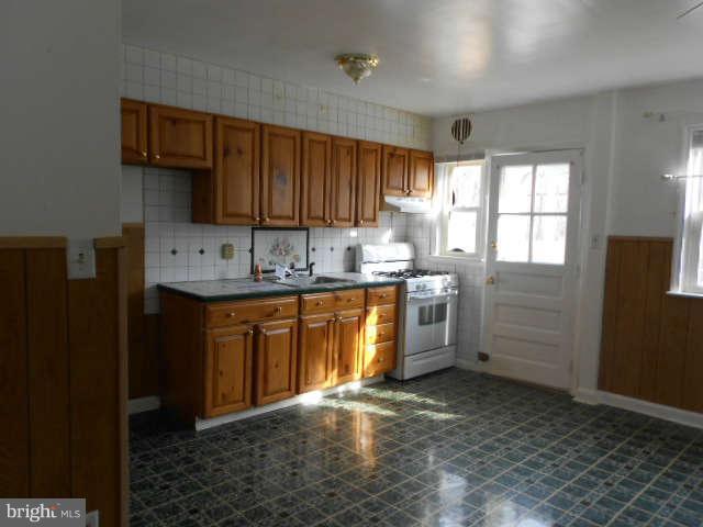 325 Leeanne Road Baltimore, MD 21221 - Photo 7 of 22 Kitchen
