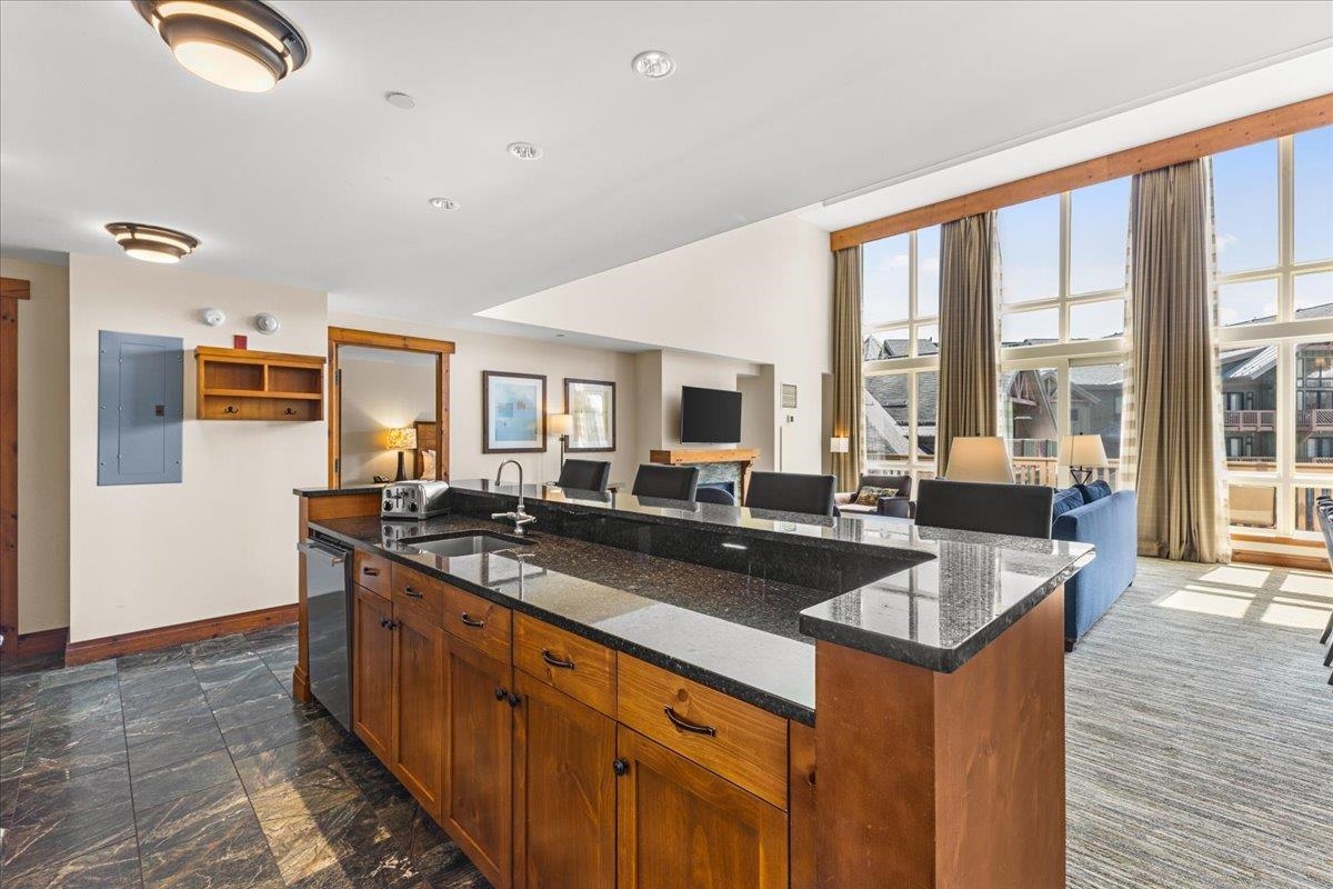 7412 Mountain Road, Unit 301 #406 Stowe, VT 05672 - Photo 13 of 44