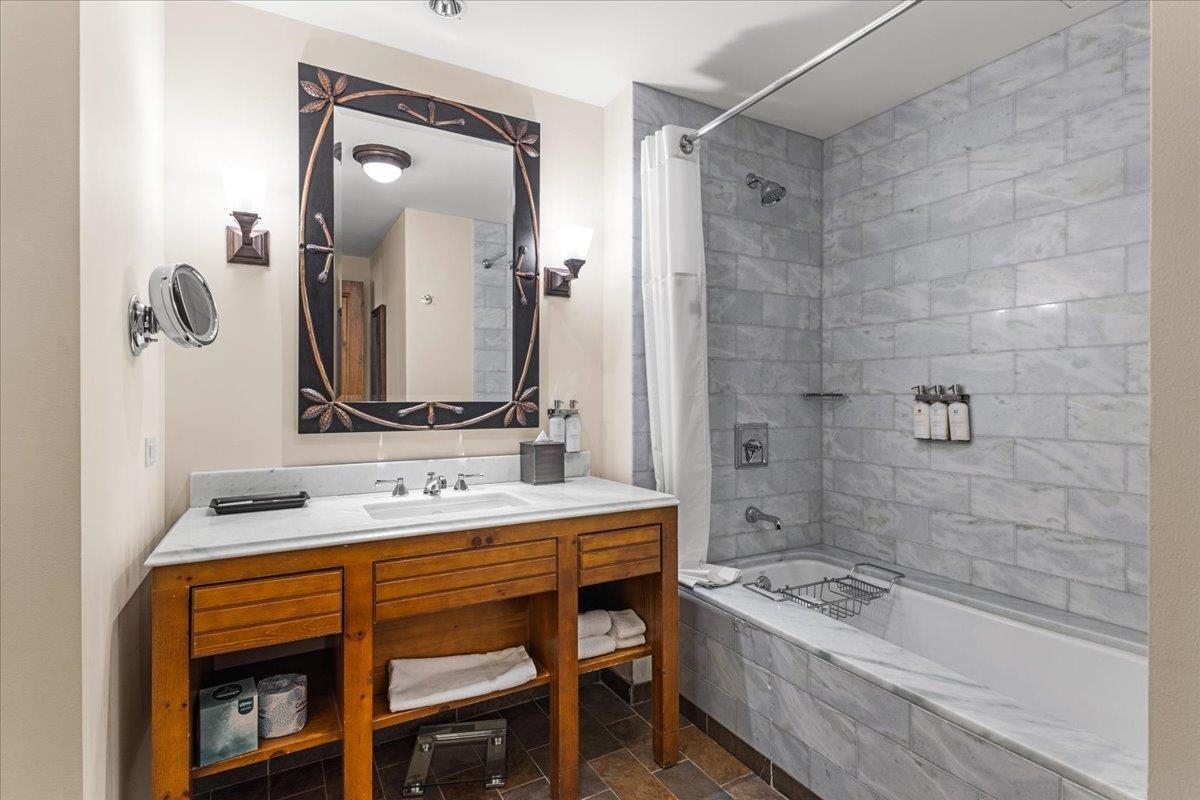 7412 Mountain Road, Unit 301 #406 Stowe, VT 05672 - Photo 28 of 44