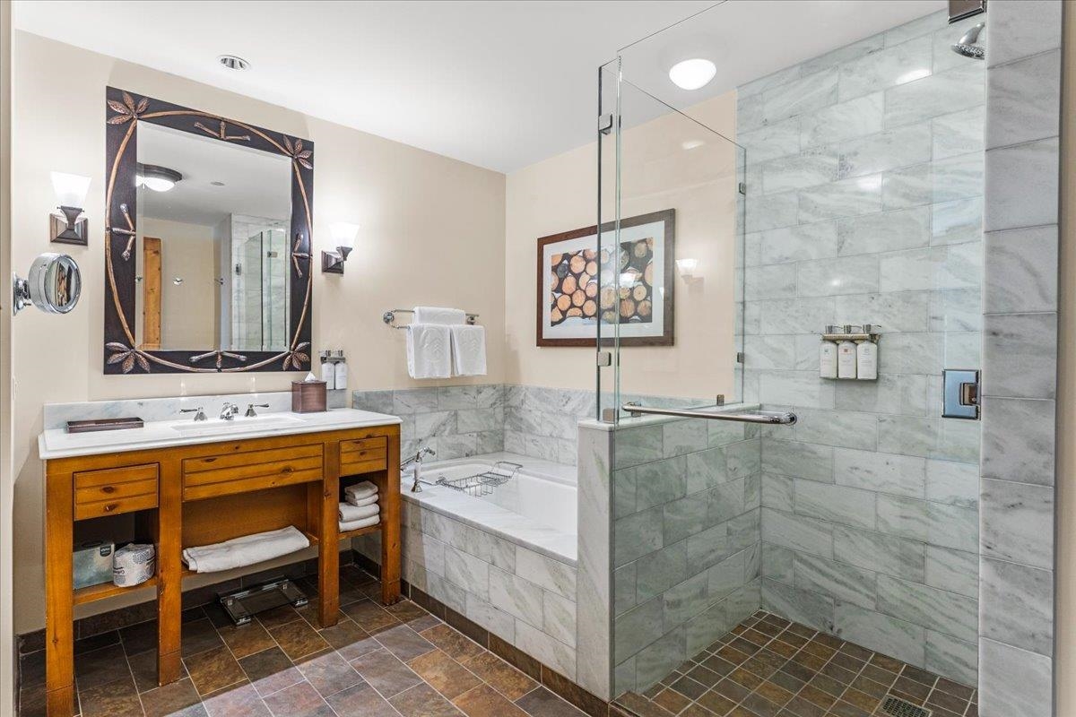 7412 Mountain Road, Unit 301 #406 Stowe, VT 05672 - Photo 32 of 44