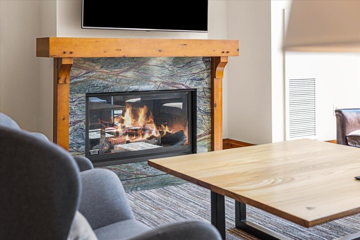 7412 Mountain Road, Unit 301 #406 Stowe, VT 05672 - Photo 4 of 44