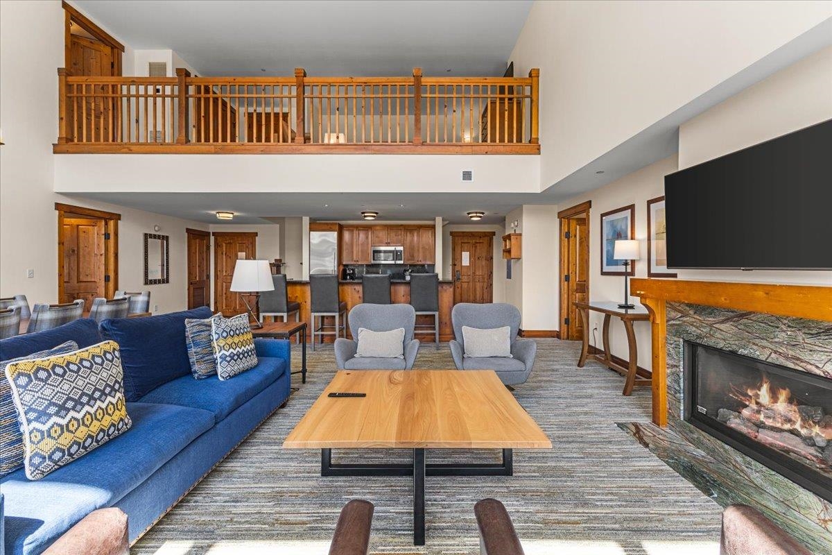 7412 Mountain Road, Unit 301 #406 Stowe, VT 05672 - Photo 6 of 44