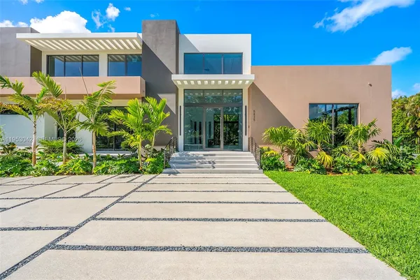 $11,950,000 | 5825 Southwest 111th Terrace, Pinecrest, FL 33156