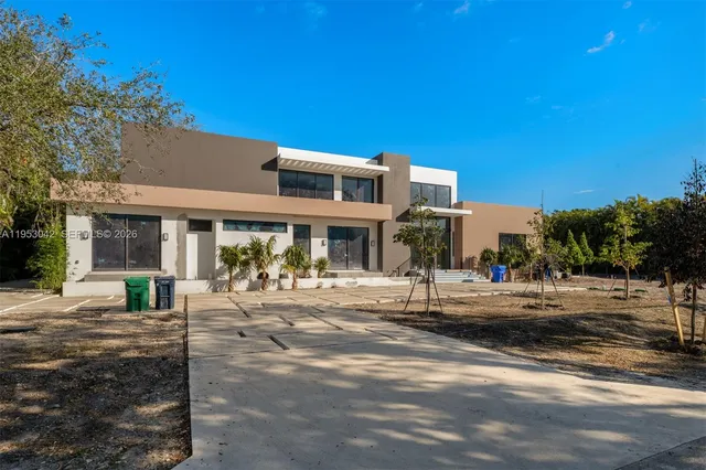 $11,950,000 | 5825 Southwest 111th Terrace, Pinecrest, FL 33156