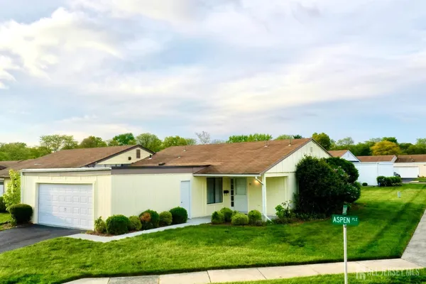 a view of a yard in front of a house