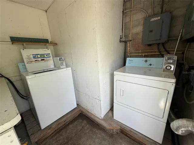 a view of backyard of the house