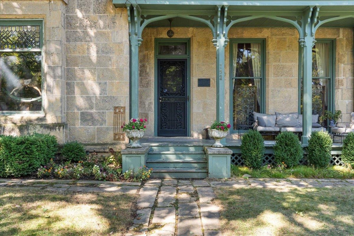 752 East Gorham Street Madison, WI 53703 - Photo 2 of 88