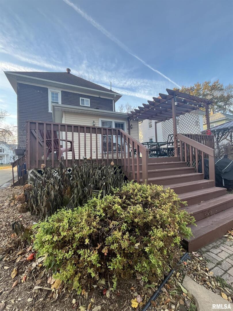328 East Prospect Street Kewanee, IL 61443 - Photo 31 of 41 a view of a house with a small yard and plants