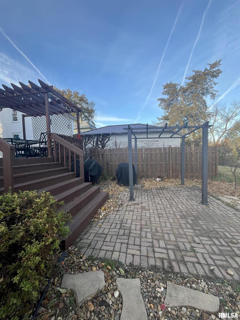 328 East Prospect Street Kewanee, IL 61443 - Photo 32 of 41 a view of a backyard with pathway