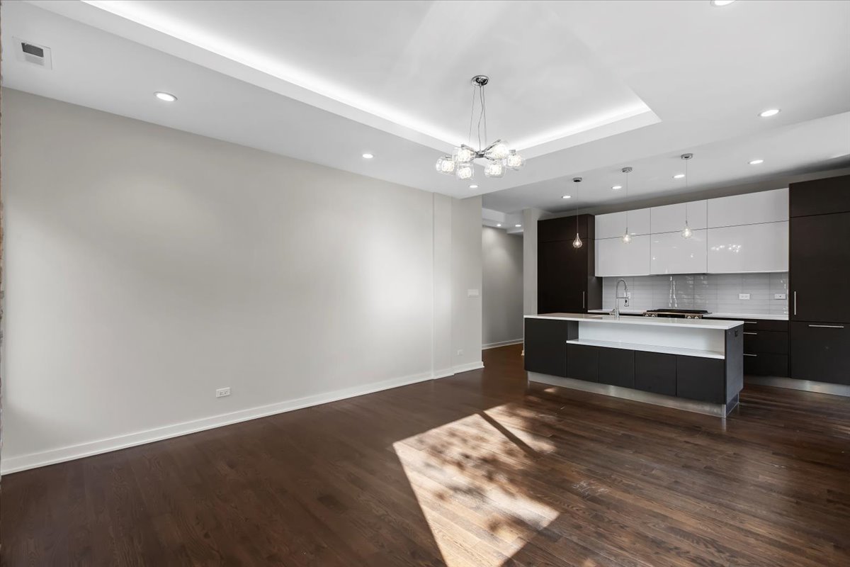 6900 North Sheridan Road, Unit 3E Chicago, IL 60626 - Photo 5 of 10 a large white kitchen with a large window