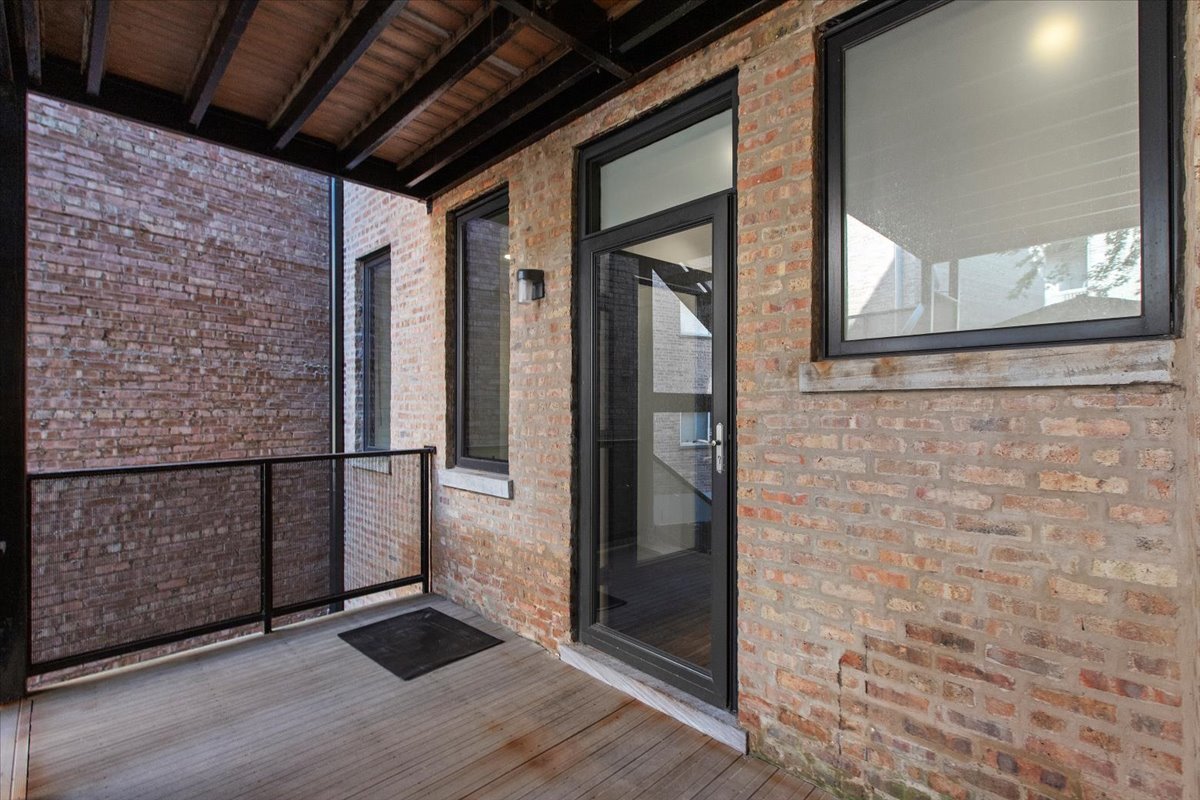 6900 North Sheridan Road, Unit 3E Chicago, IL 60626 - Photo 9 of 10 a view of a hallway with wooden floor and entryway
