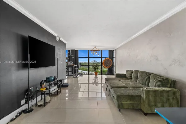$2,300 | 1000 Parkview Drive, Unit 1025, Hallandale Beach, FL 33009
