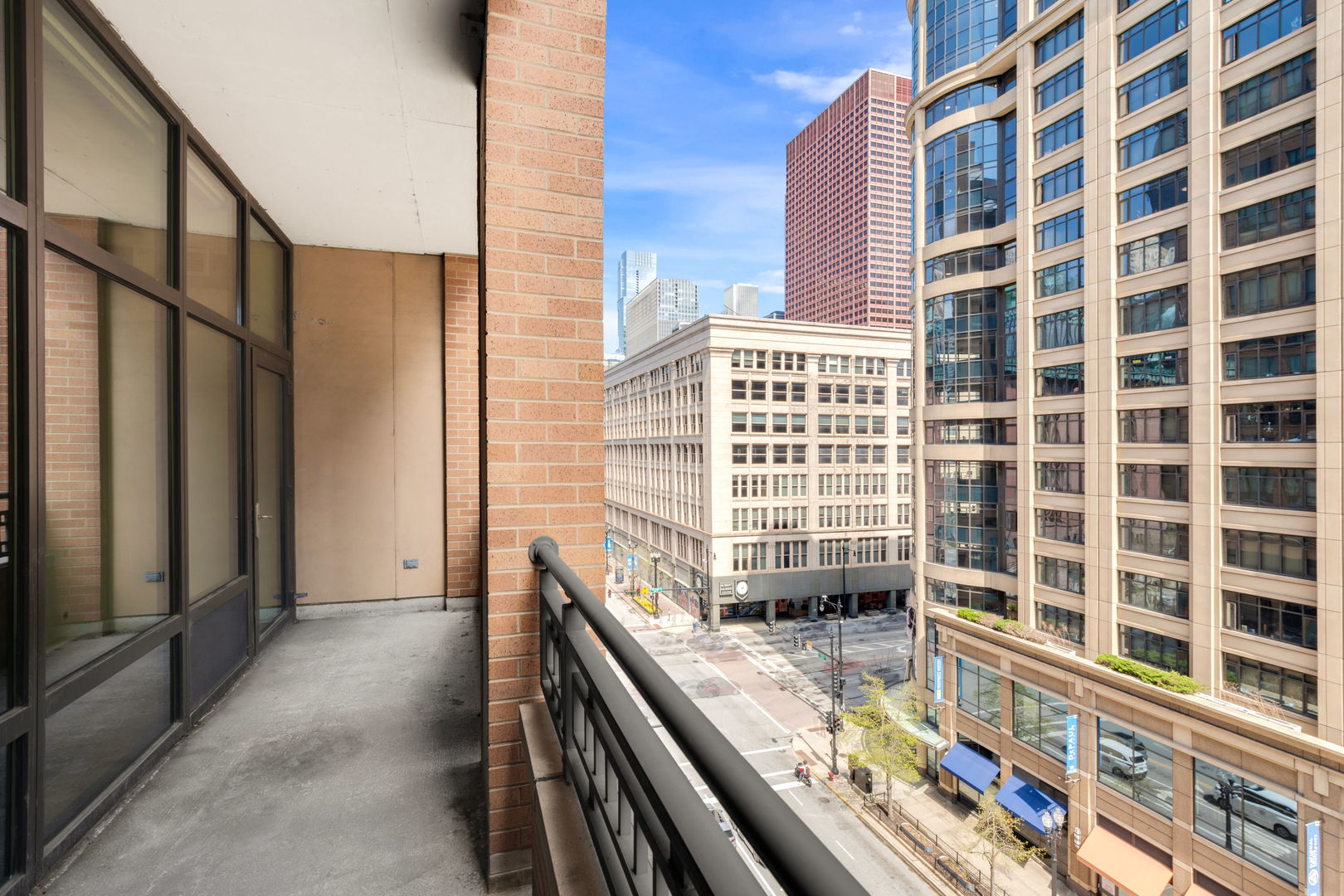 520 South State Street, Unit 705 Chicago, IL 60605 - Photo 17 of 33 a view of a balcony with a couch