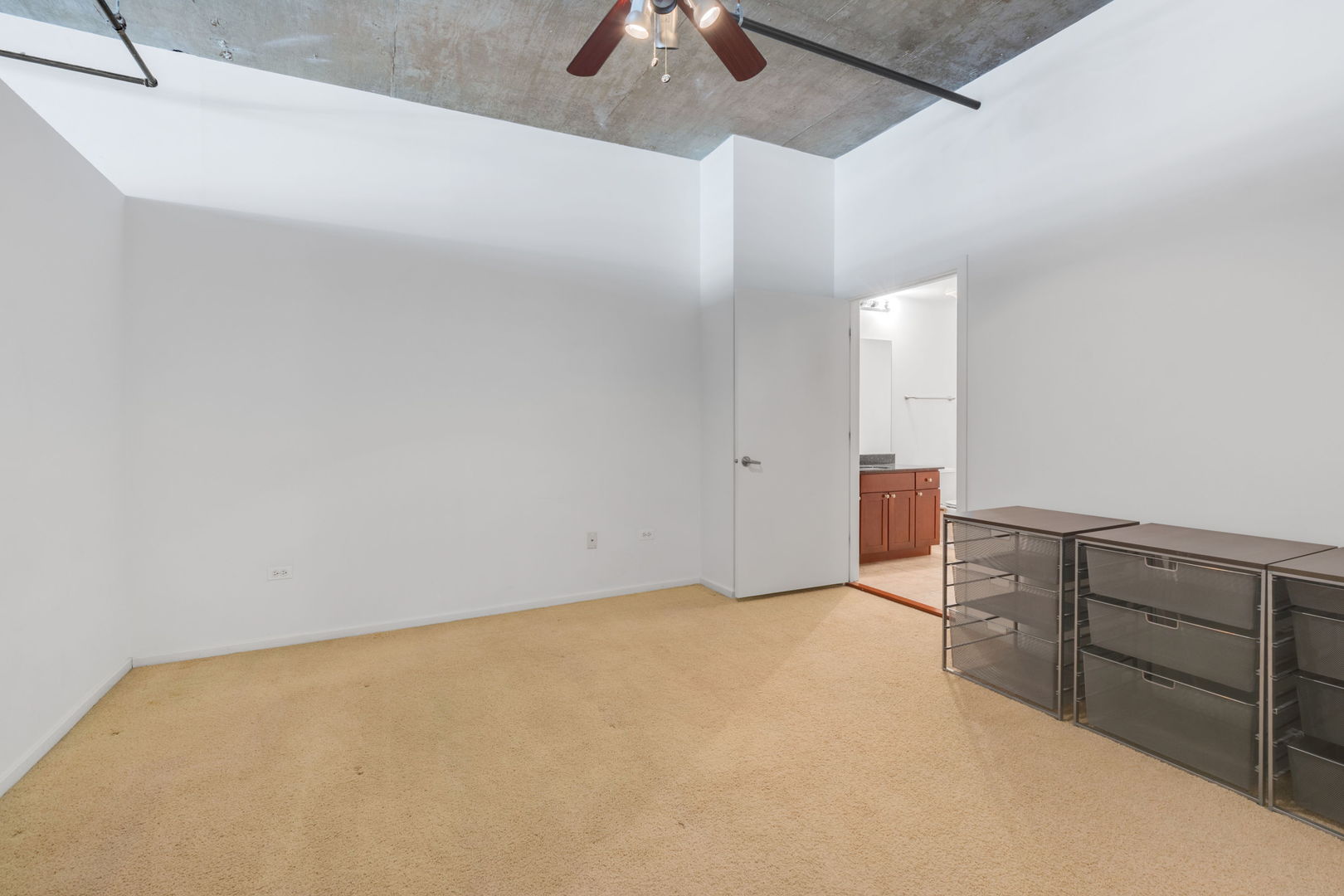 520 South State Street, Unit 705 Chicago, IL 60605 - Photo 19 of 33 a view of an empty room