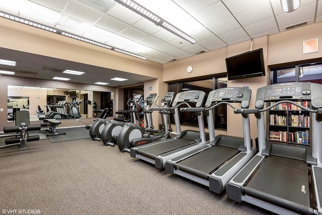 520 South State Street, Unit 705 Chicago, IL 60605 - Photo 29 of 33 a view of a room with gym equipment
