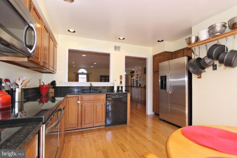 11793 Great Owl Circle Reston, VA 20194 - Photo 13 of 28 Kitchen