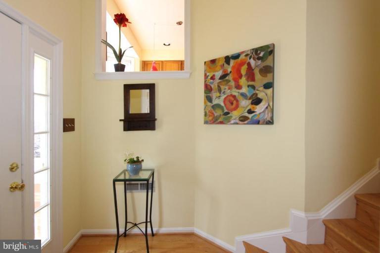 11793 Great Owl Circle Reston, VA 20194 - Photo 14 of 28 Entrance / Foyer