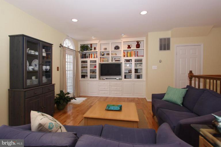 11793 Great Owl Circle Reston, VA 20194 - Photo 17 of 28 Living Room #2