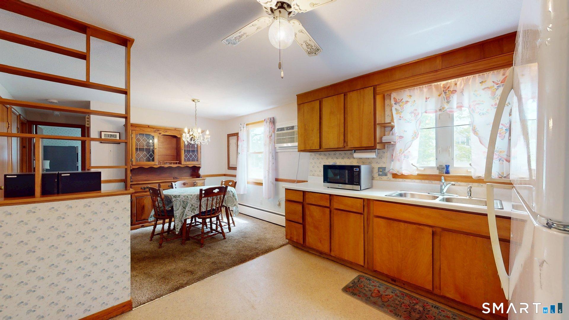 5 Pershing Road Windsor Locks, CT 06096 - Photo 4 of 40