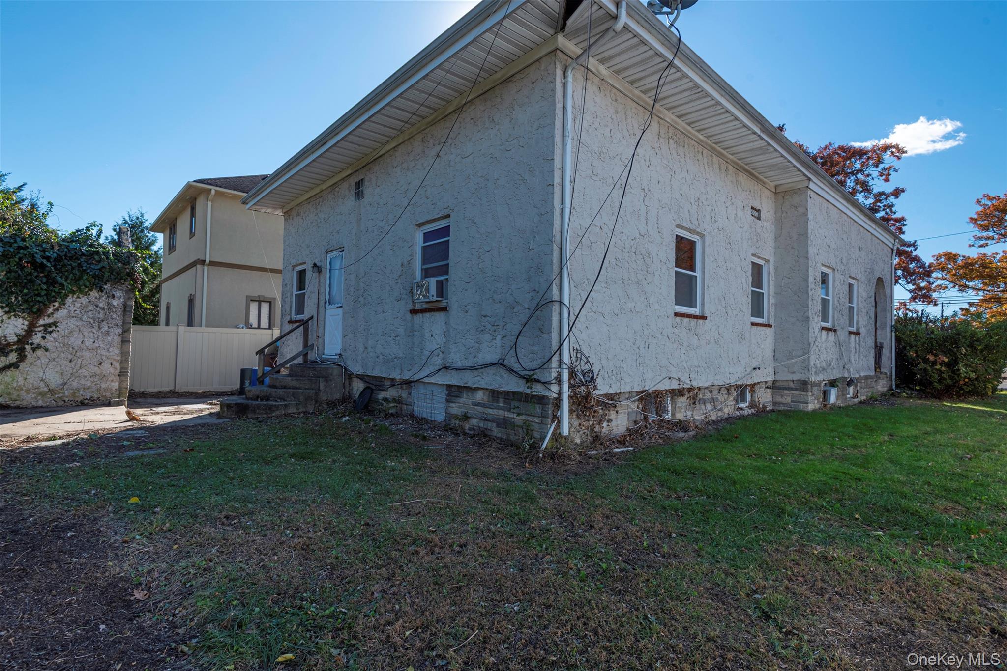 43 Wynsum Avenue Merrick, NY 11566 - Photo 14 of 23 a view of a back yard of the house