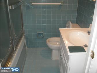 1605 Farrington Road Philadelphia, PA 19151 - Photo 4 of 4 Bathroom
