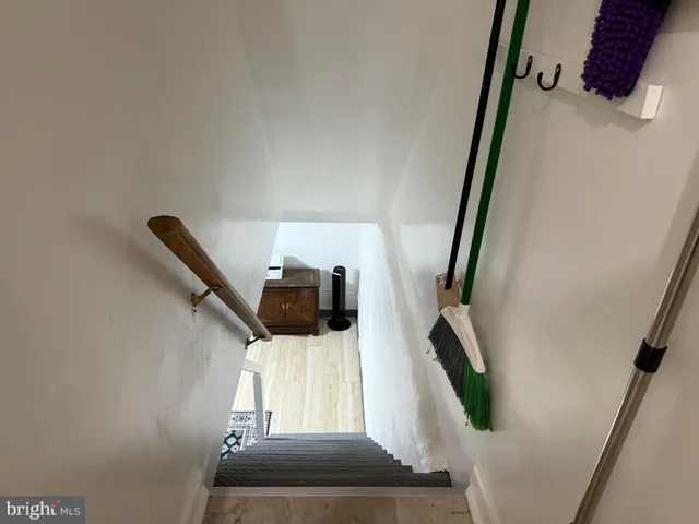 a view of entryway and workspace