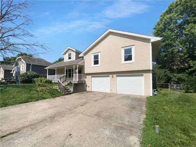 $295,000 | 1706 Regency Drive, Kearney, MO 64060